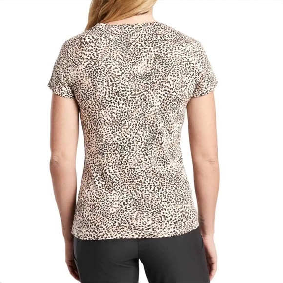 Large Snow Leopard Athleta Tee - Picture 2 of 7